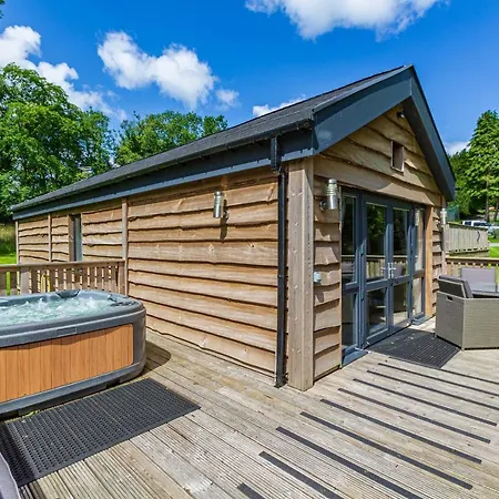 Squirrel Lodge 40 With Hot Tub Newton Stewart Exterior photo