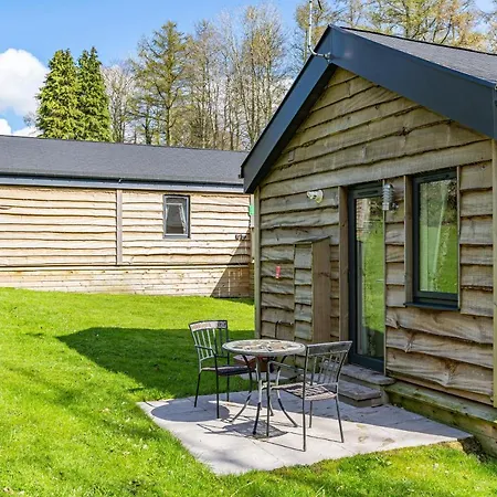 Squirrel Lodge 40 With Hot Tub Newton Stewart Exterior photo